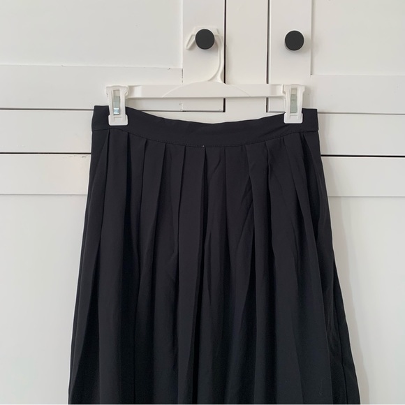 ModCloth Black Pleated Midi Skirt Size 6 - Picture 5 of 9